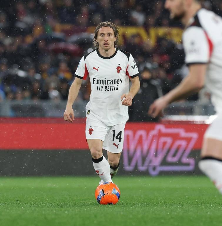 世界赛官网-莫德里奇被啃老贡献绝杀，AC米兰2-1升班马，静待尤文阻击国米