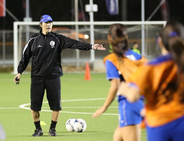06-金湘勳曾经两度执教关岛女足.jpg